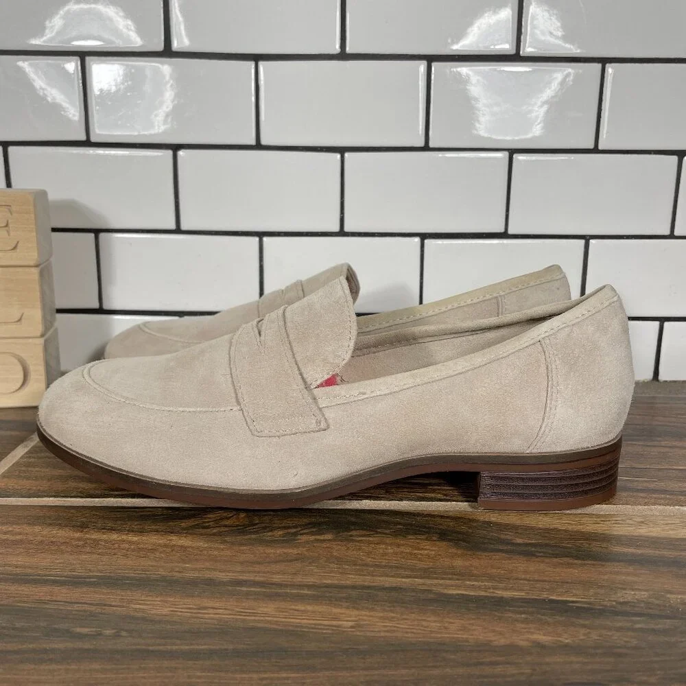 Clarks Trish Rose Womens Size 7.5 Shoes Light Taupe Suede Slip On Penny Loafer